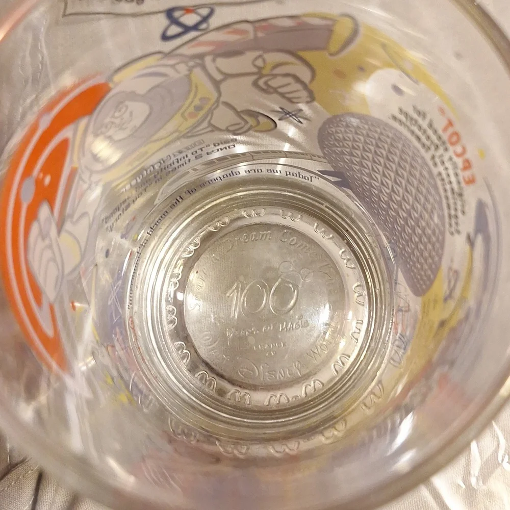 Collectible Walt Disney glass - Picture 6 of 8